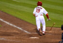 Phillies’ Aaron Altherr makes mind-boggling barehanded play